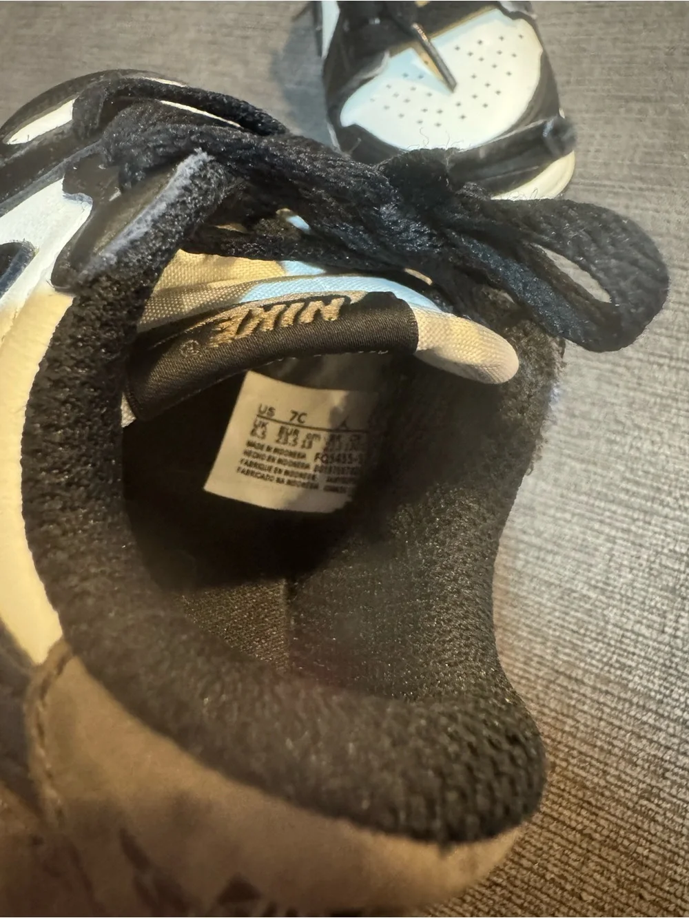 Nike Kids Low-Top Sneakers in Black, White, Gray